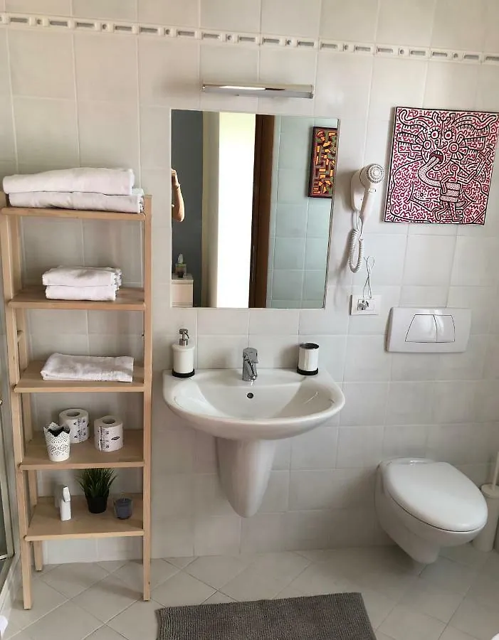 Irides Rooms A Un Passo Dai Parchi Divertimento Lazise 0*,  Italien