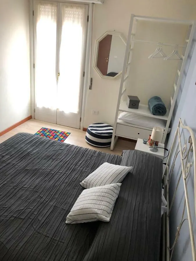Pensionat Irides Rooms A Un Passo Dai Parchi Divertimento Lazise